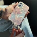 قاب پروانه ای در مه همراه با آویز