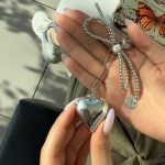 قاب پروانه طلایی همراه آویز