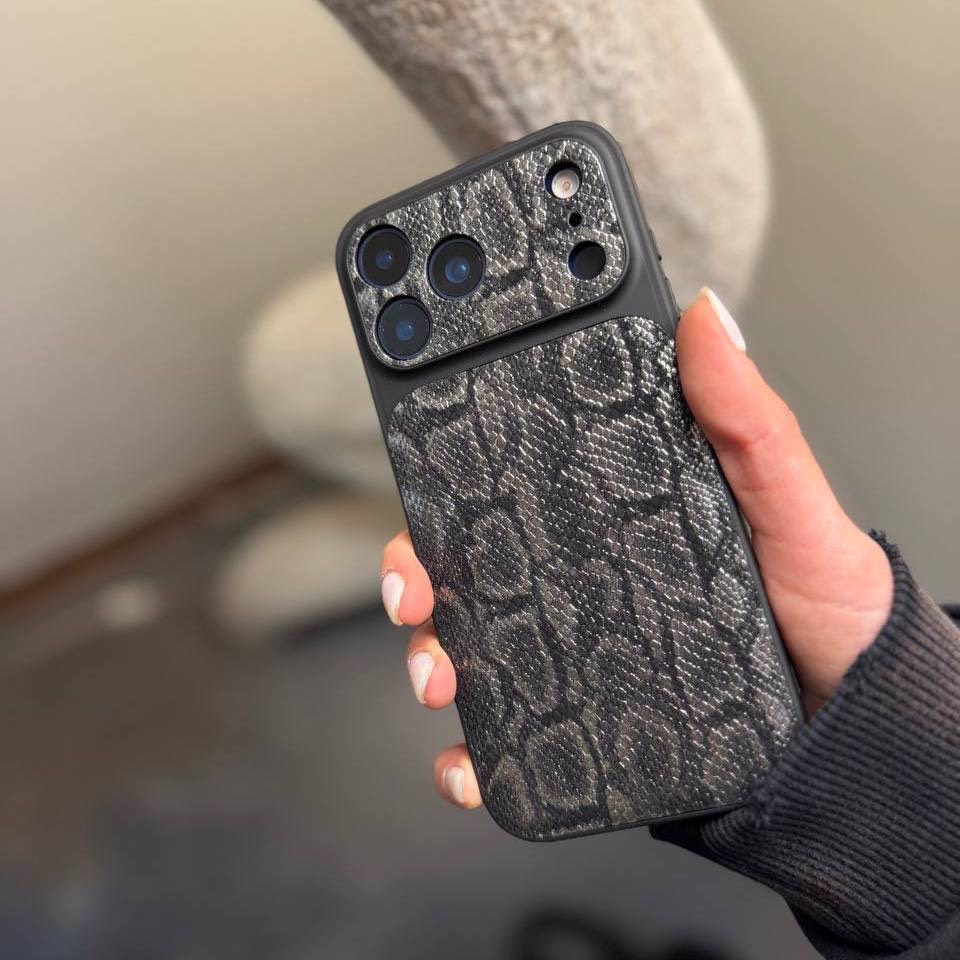 قاب پایتون مشکی