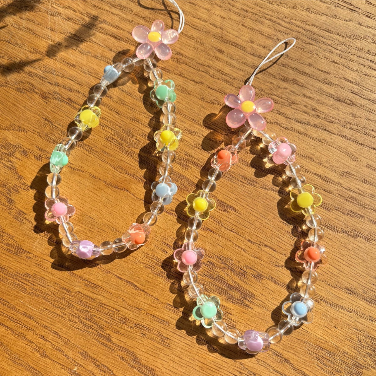 بند آویز گل بابونه صورتی